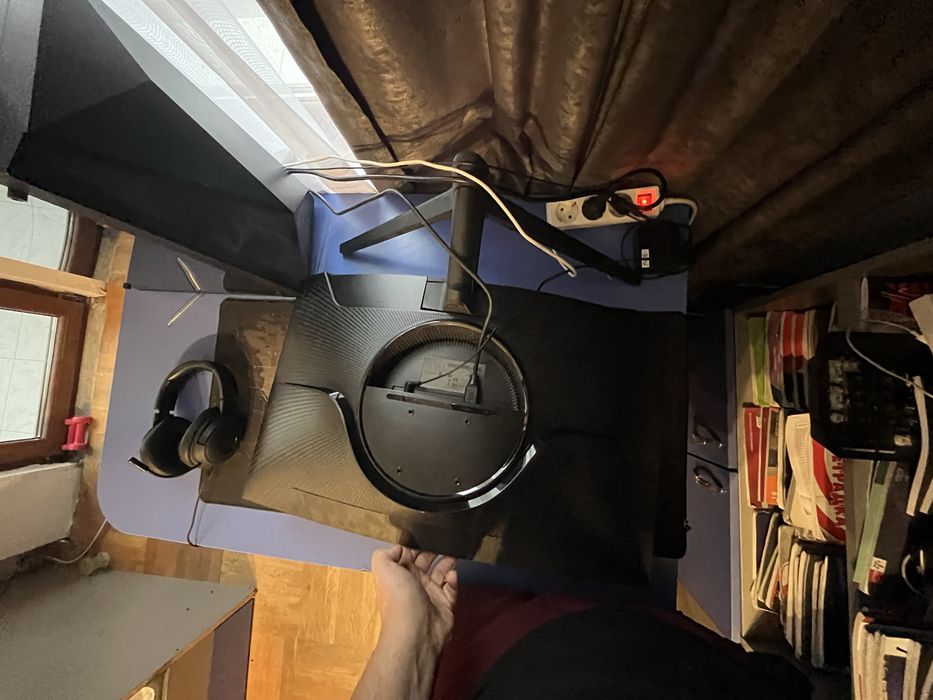 Продавам монитор Samsung Odyssey G5 – със счупена матрица