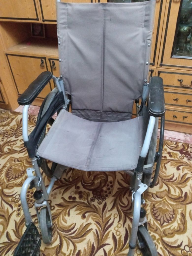 Продам инвалидную коляску