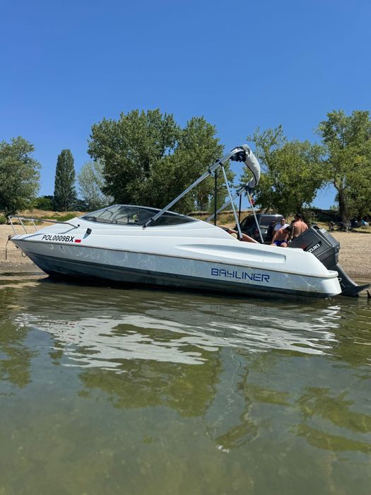 Vand/Schimb Barca Bayliner Capri 6 locuri/Cabinata cu pat