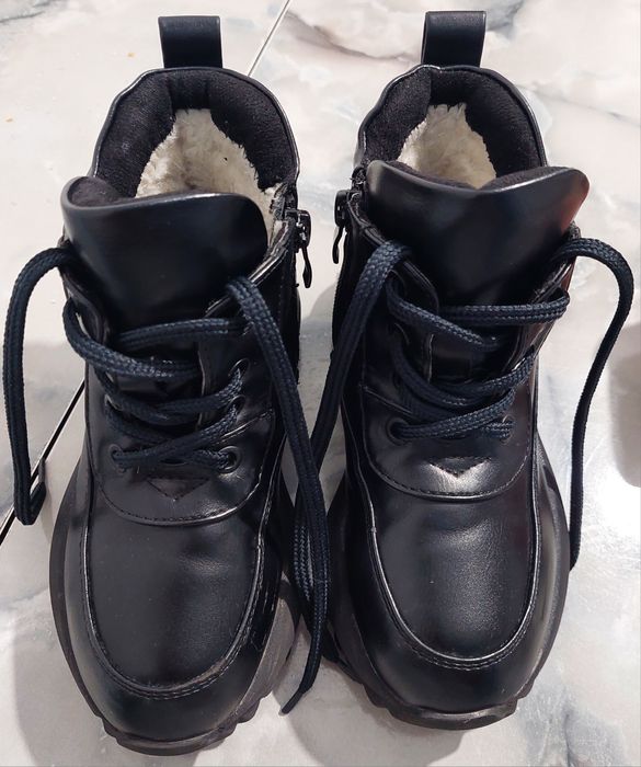 Продам детскую обувь.