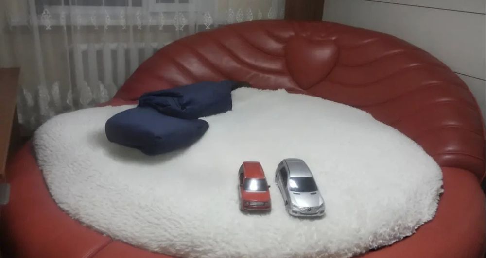 Продам двухспальную кровать.