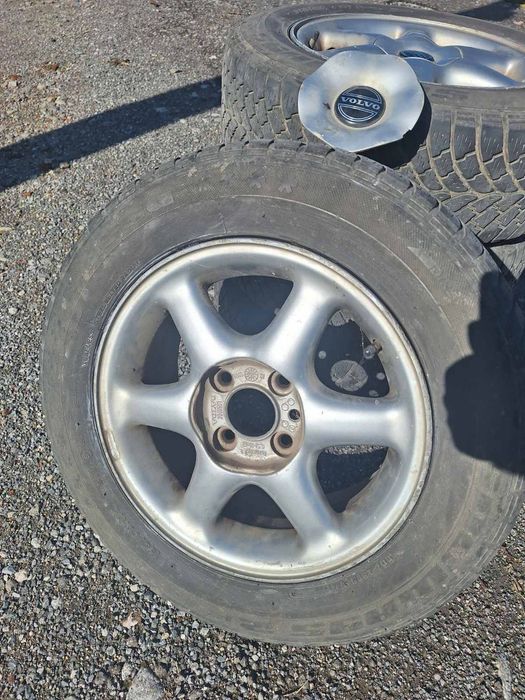 Четири зимни гуми