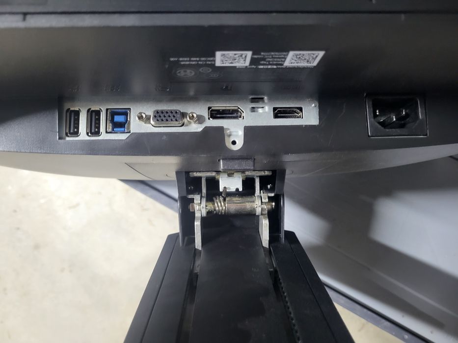 Монитори Dell със стойка