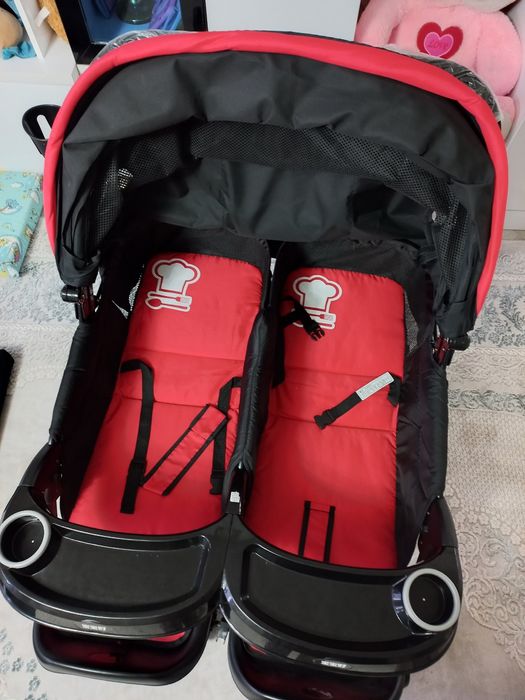 Двухместная коляска