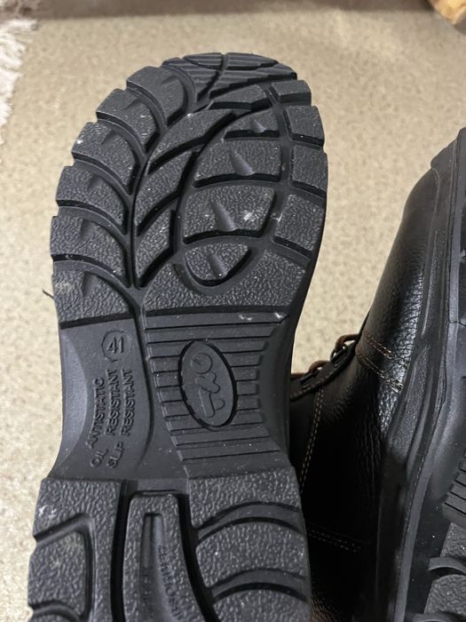 Продам осенние ботинки размер 41