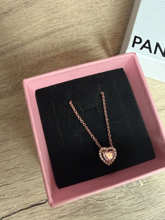 Продавам пръстен и колие Pandora и гривна Lacoste нови