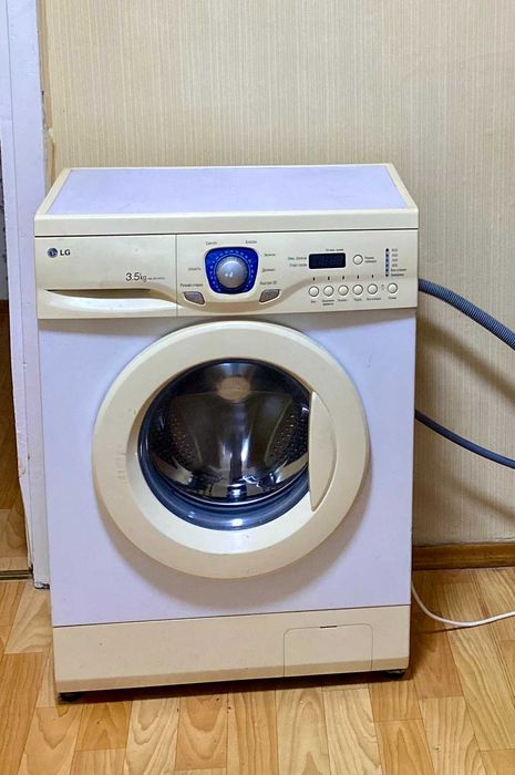 Узкая стиральная машина LG,в рабочем состоянии