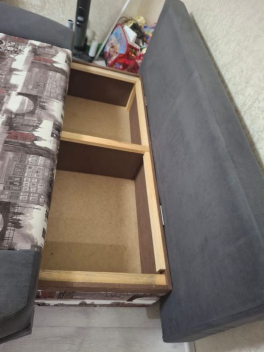 Продается диван в хорошем состоянии