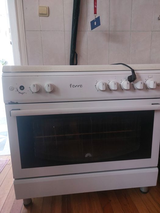 Продам газовую плиту 5 кф