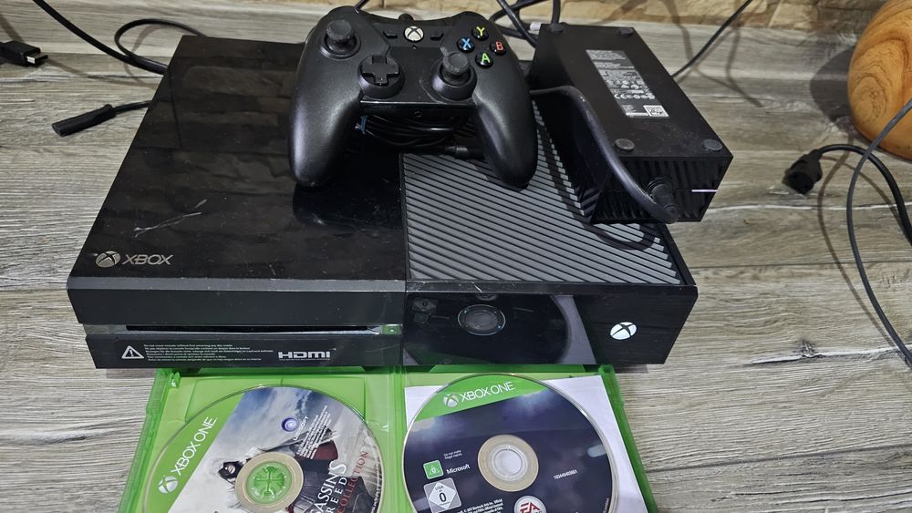 Xbox one, xboxone complet + 4 jocuri cadou: Assassin Creeds, FIFA