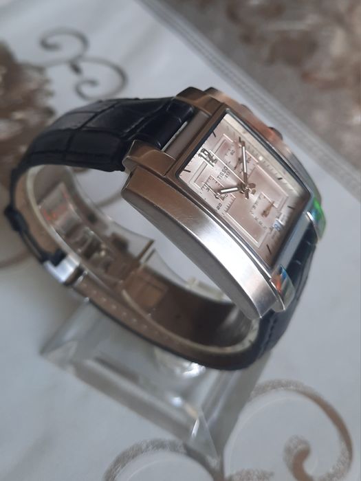 Продам часы TISSOT-хронограф