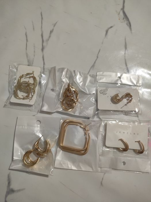 Продам сережки золотистого цвета