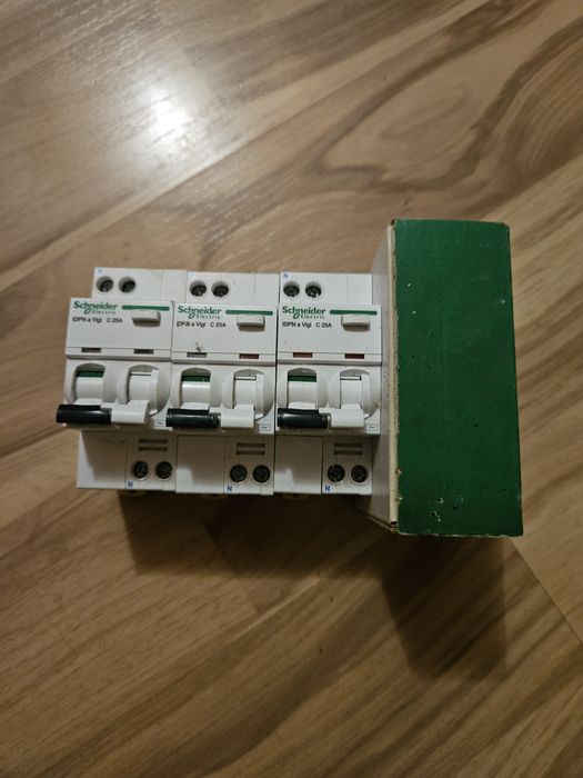 IDPN Scheneider 25A
