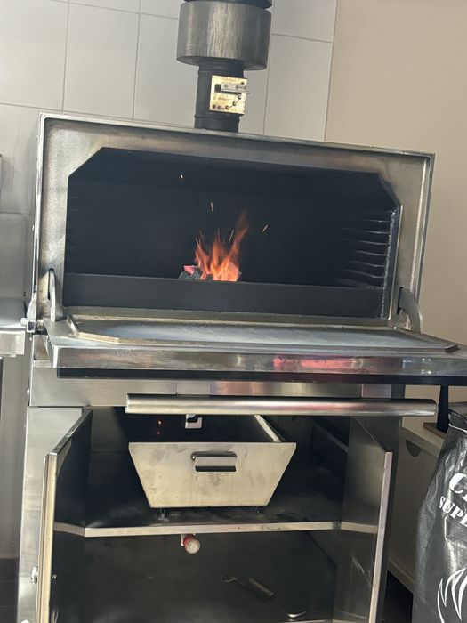 Vand cuptor josper pe carbuni