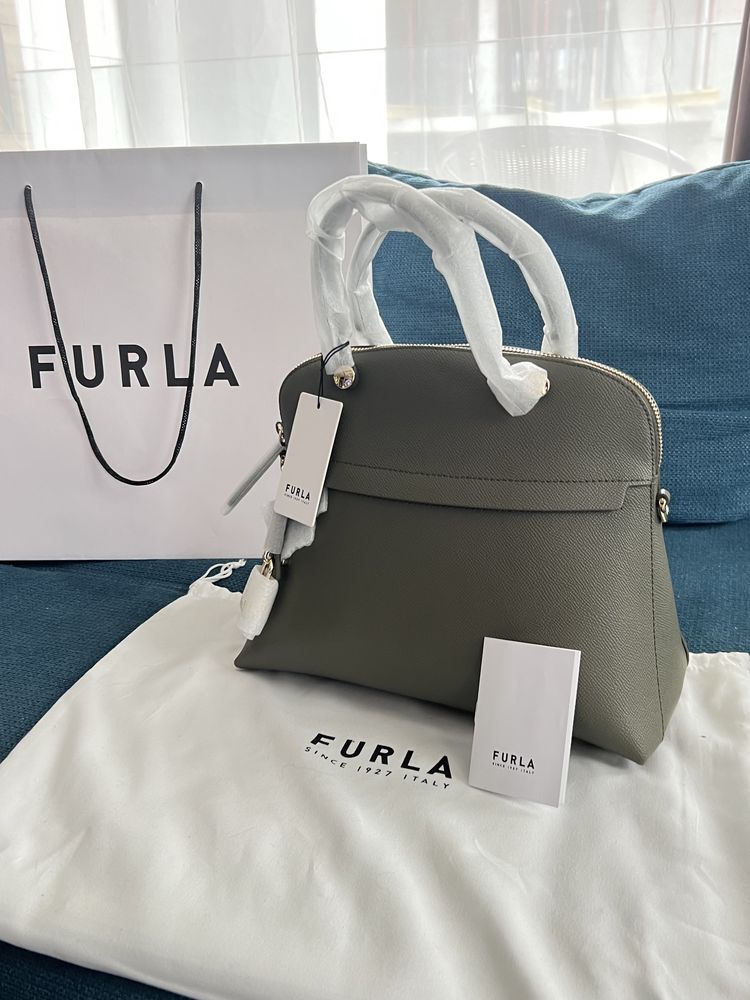Furla Classic в бяло и зелено.100%оригинал..Със сериен номер,етикети