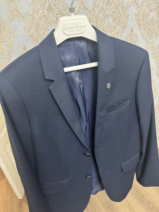 Продам школьный костюм