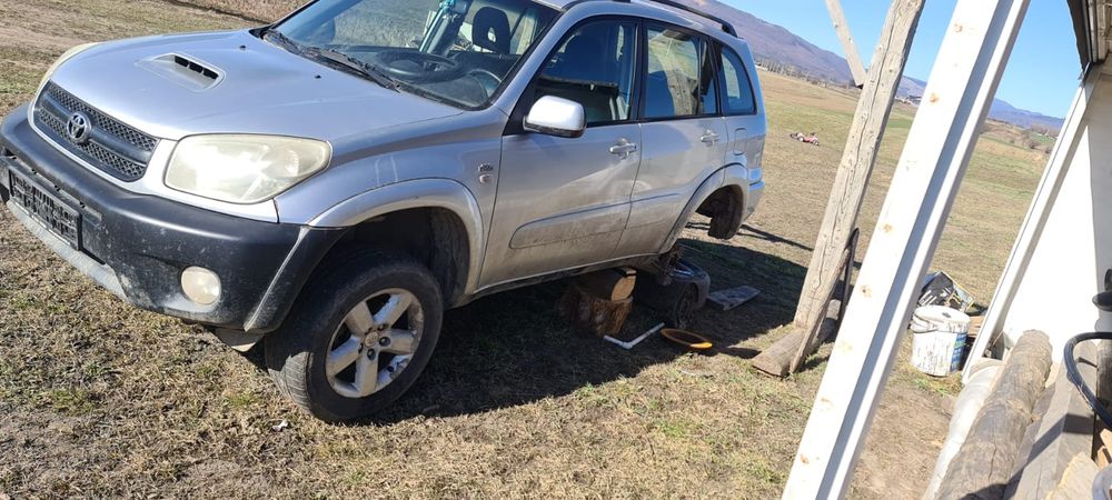Dezmembrez  Toyota Rav 4.