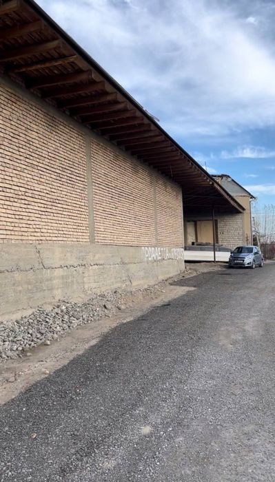 Продаеться большой не достроенный дом