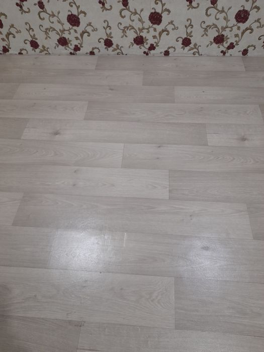 Продам линолеум вместе с плинтусами