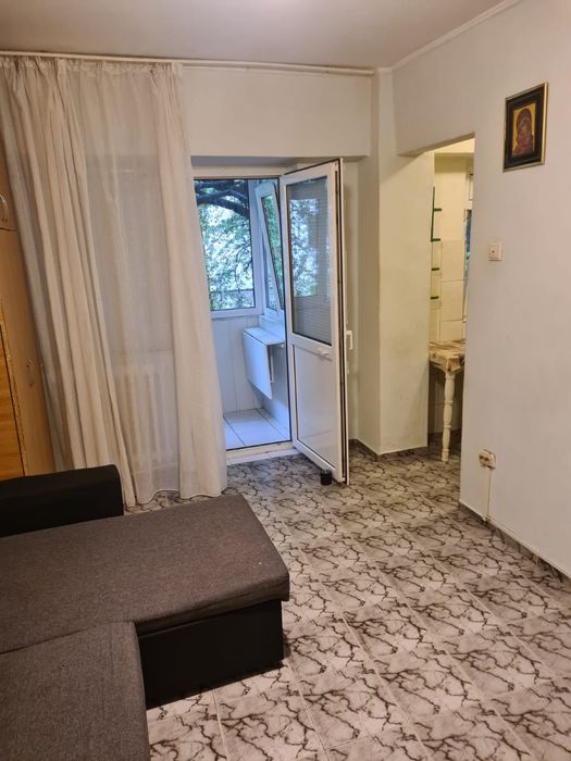 Inchiriez garsoniera zona Cet - Constanta