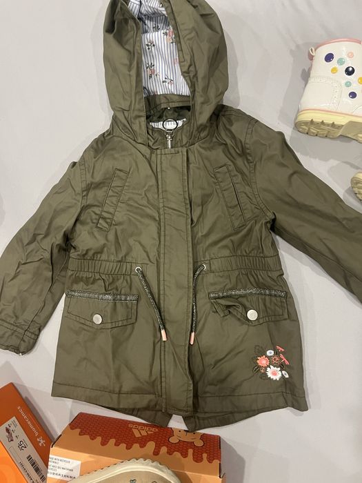 Дрехи и обувки за момиче