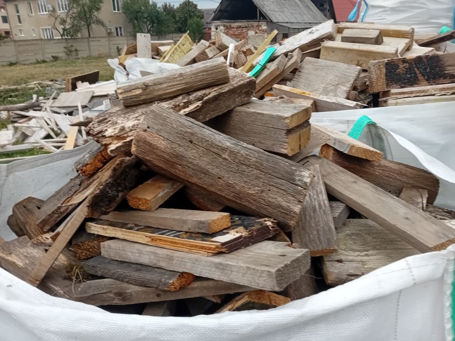 Lemne de foc din deseuri