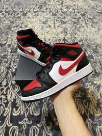 Jordan 1 Mid Fire Red