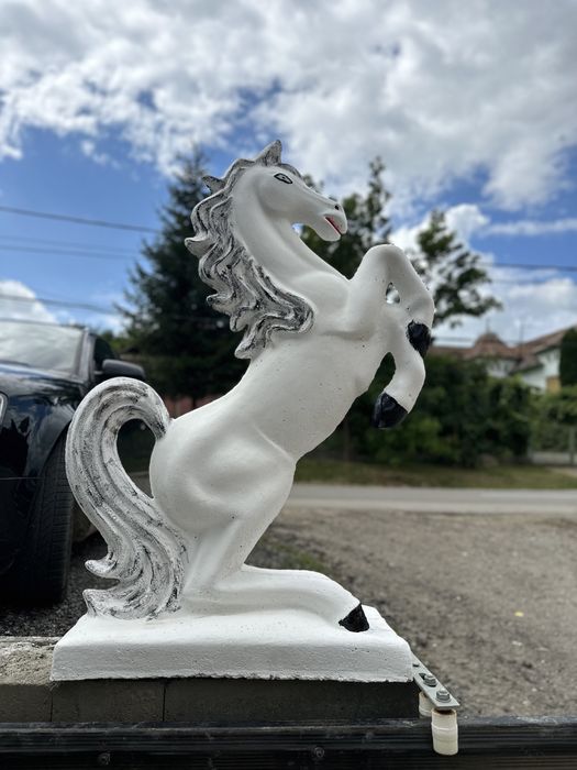 Statuete pt gard cal,vultur,leu,pitici si alte decoratiuni curte