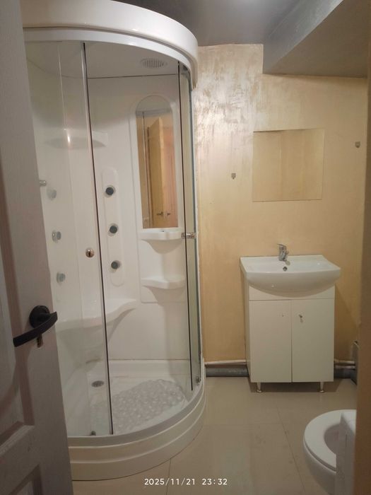 Închiriez garsonieră la casa 35 mp