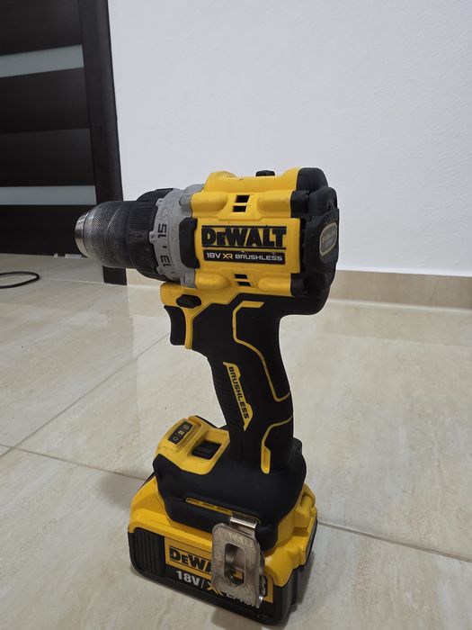 Autofiletanta masina de insurubat Dewalt DCD 800