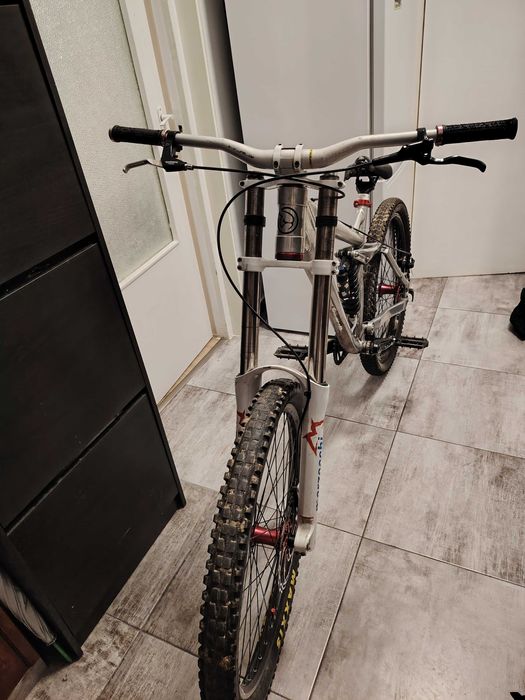 Bicicleta Downhill Ghost