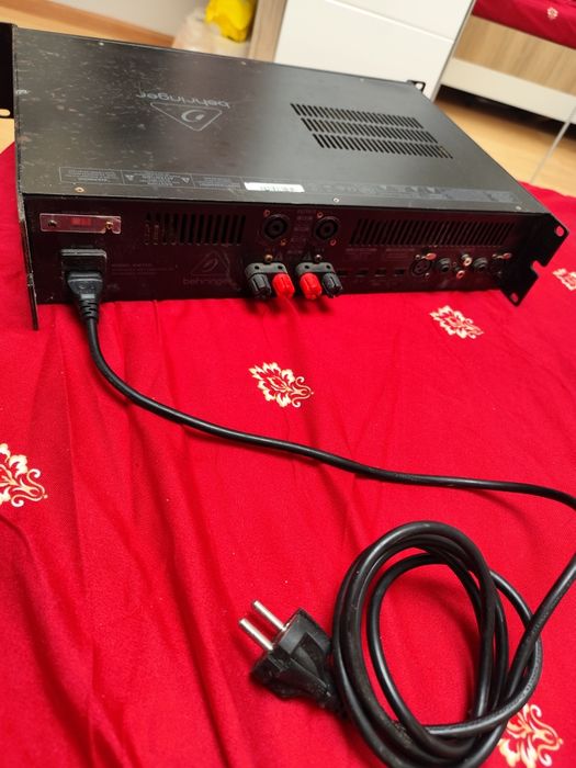 Vând amplificator audio Behringer