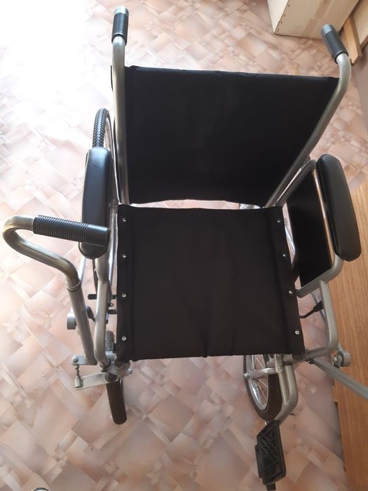 Инвалидная кресло-коляска рычажным управлением