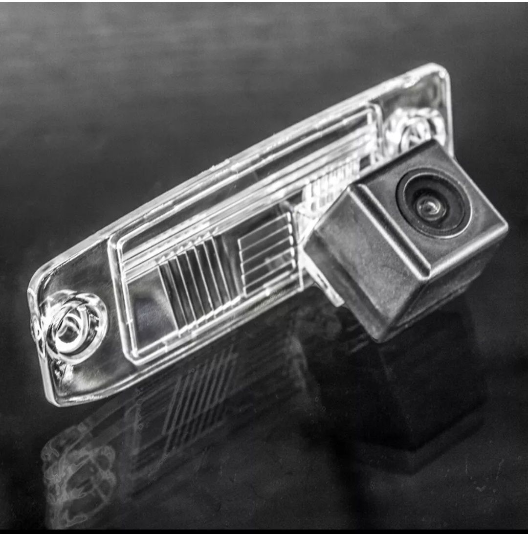 Плафон подсветки гос номера с креплением камеры заднего вида на Kia