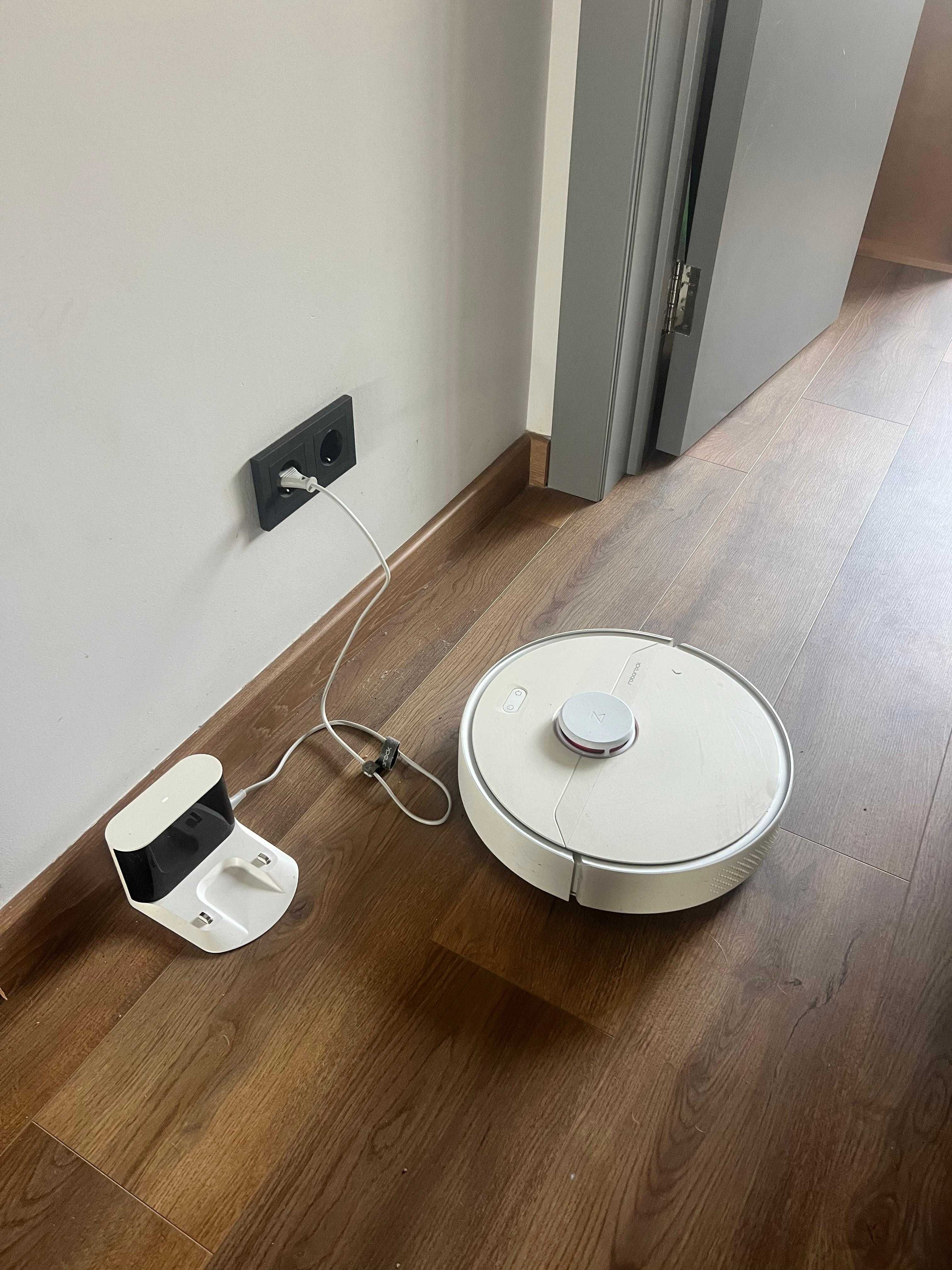 Продам Робот-пылесос Roborock S6 pure