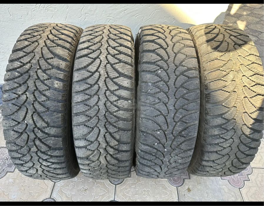Срочно продам зимние шины для Кобальта размер 195х65х15
