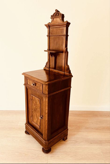 Антикварен дървен шкаф с надстройка – около 1900 г.