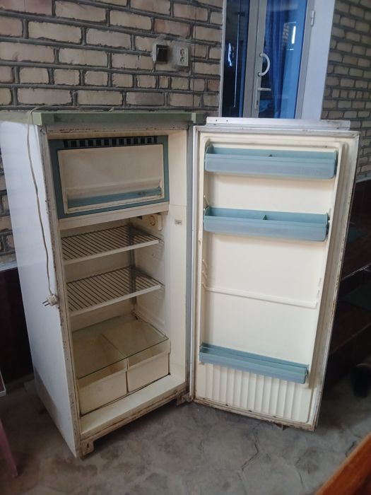 Xolodilnik va kravat detskiy