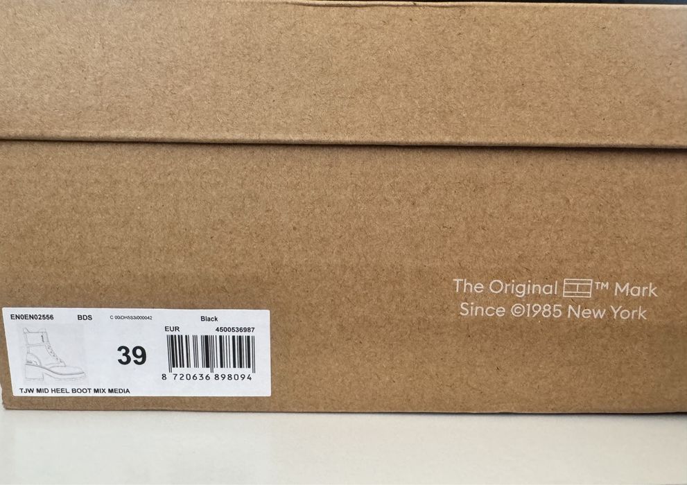 Ghete Tommy Jeans nr 39 din piele, noi!