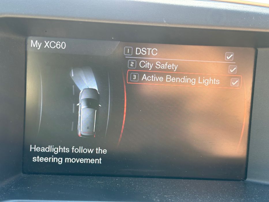 Volvo XC60 + 2 комплекта джанти с нови зимни гуми