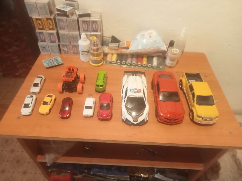 Продам металлический машинки