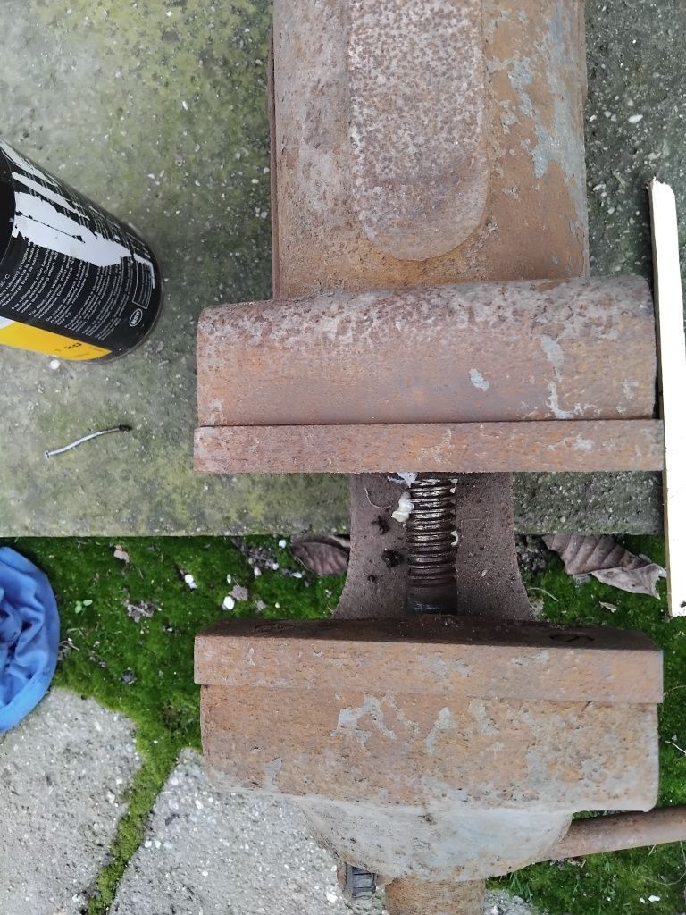 Vând menghină 150mm în stare perfecta nefolosita niciodată