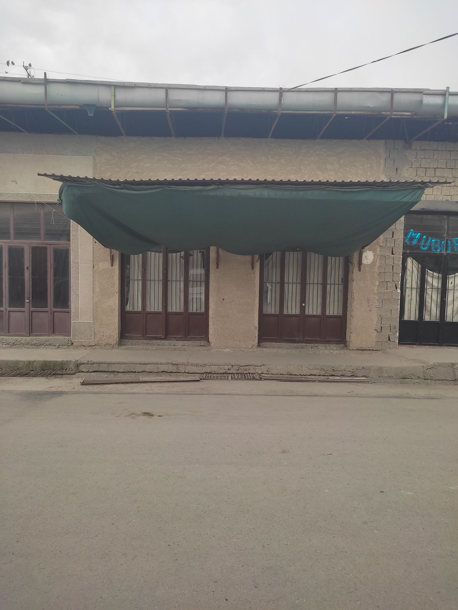Kattabozordan magazin sotiladi