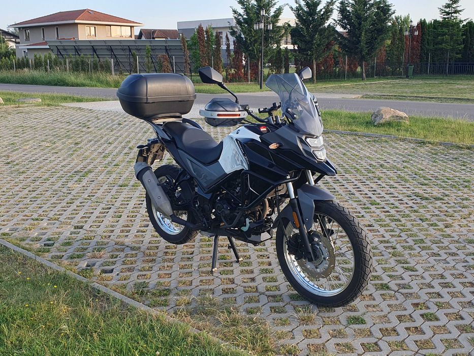 Adventure moto SYM NHT 200