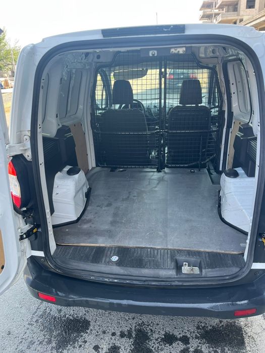 Vând ford tranzit courier 2018