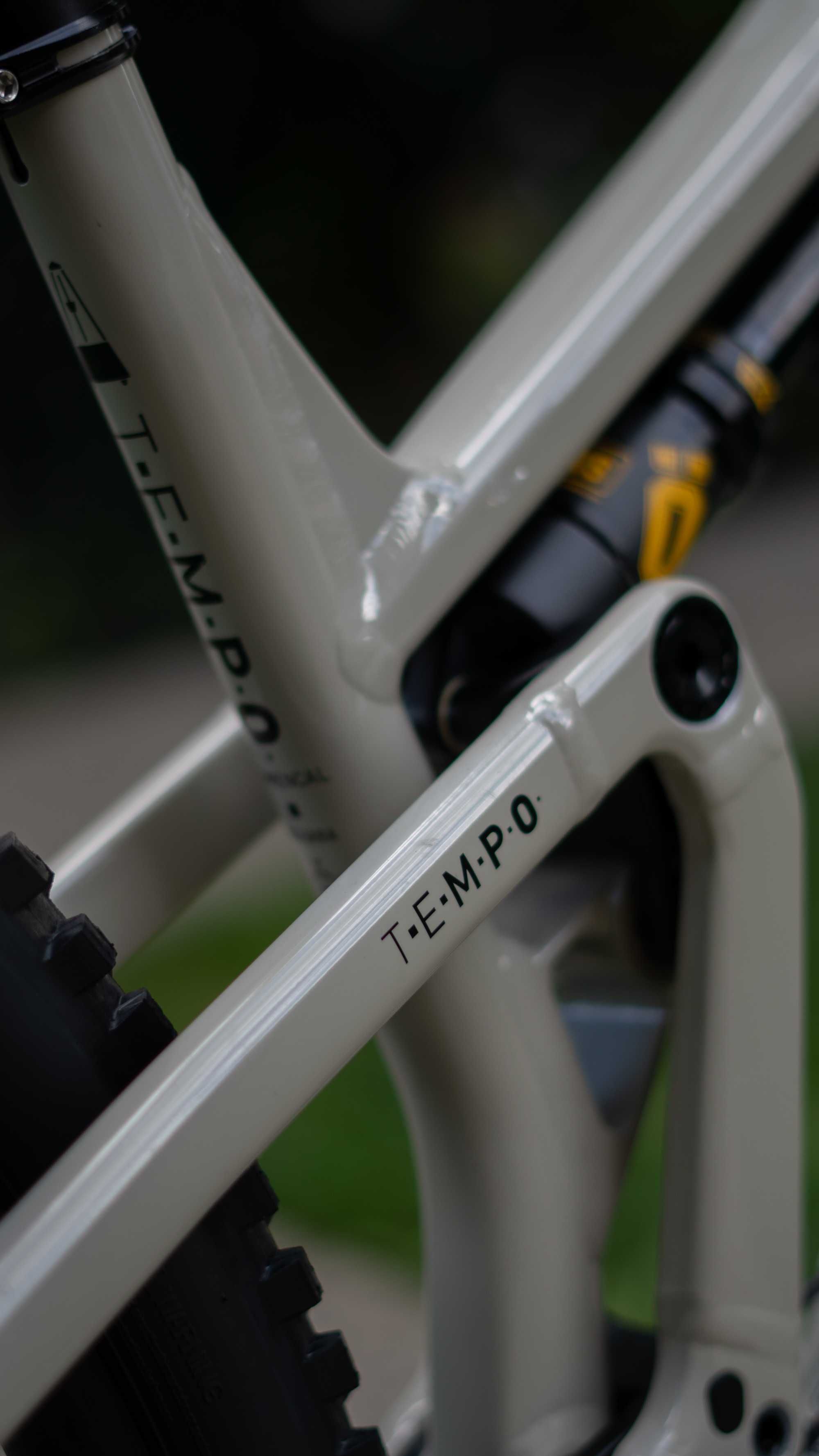 Commencal T.E.M.P.O | Ohlins окачване и топ компоненти Enduro / Trail