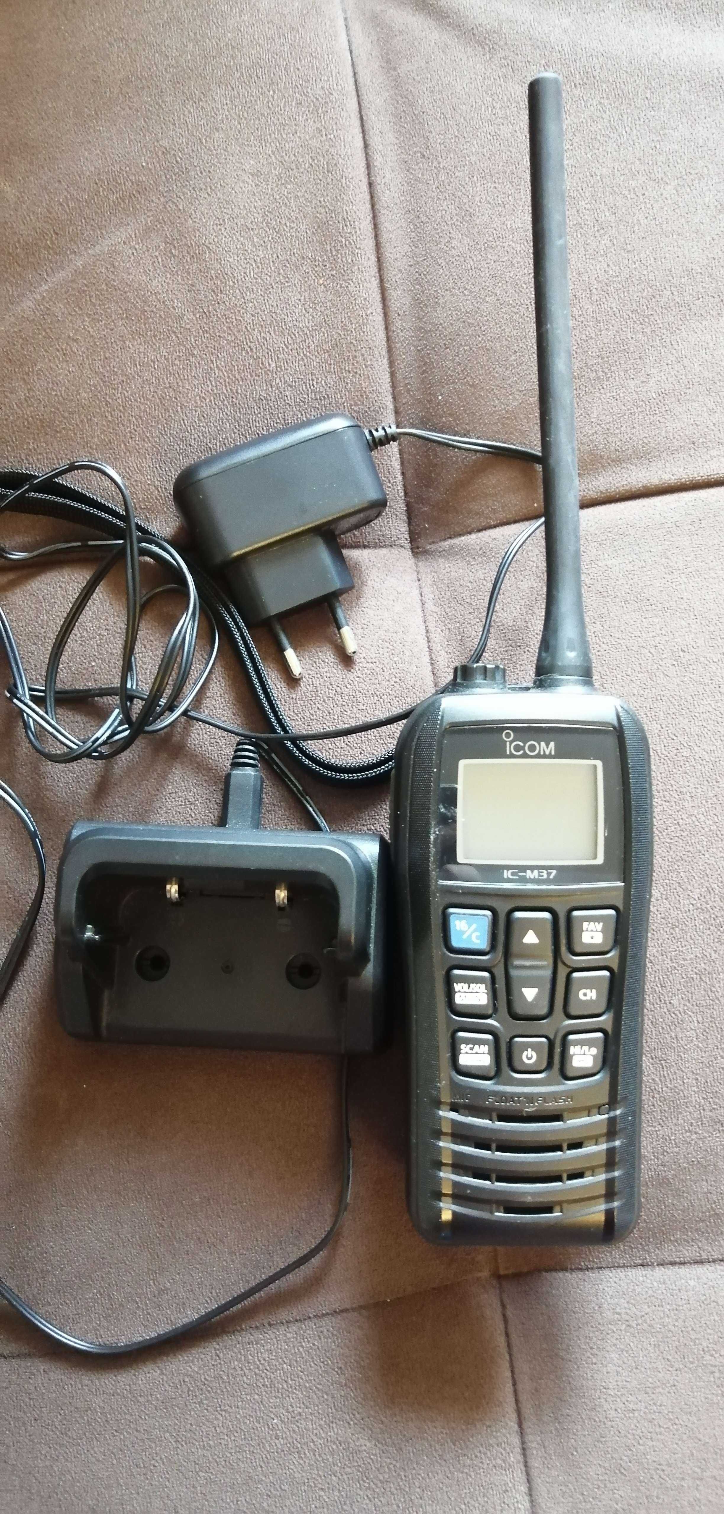 Професионално морско двупосочно радио ICOM IC-M37
