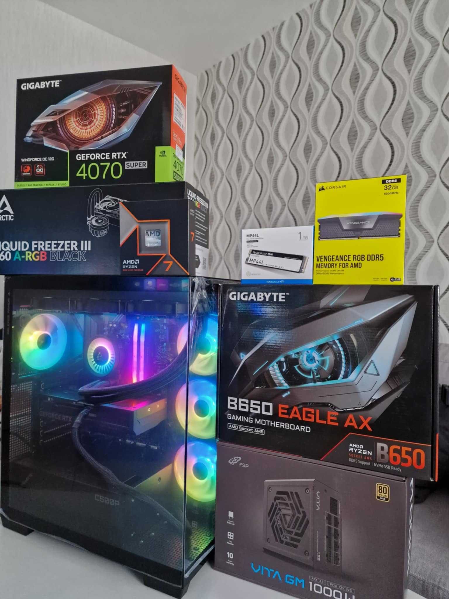 Ryzen 7 9700X/RTX 4070 SUPER/32 GB RAM DDR5/