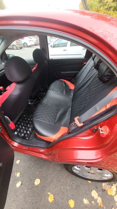 Chevrolet aveo rosu
