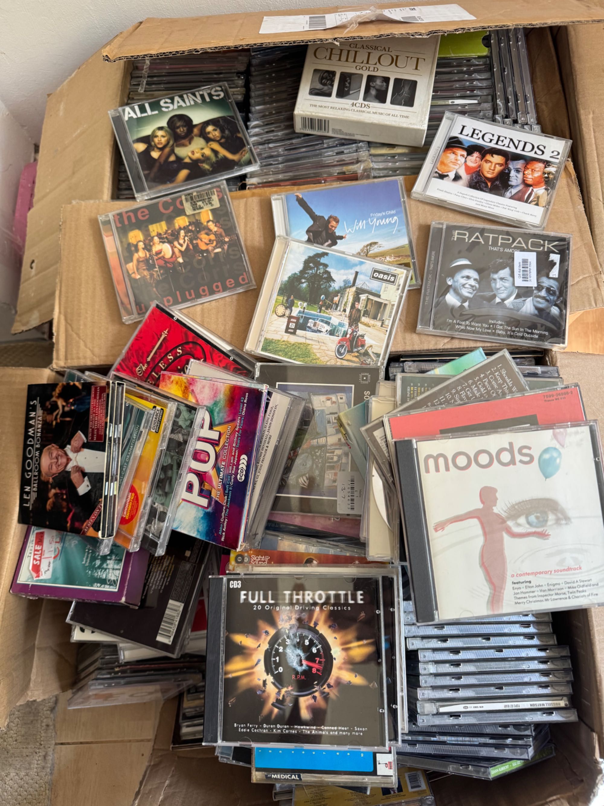 1200 + bucăți Colecție de CD -uri, proveniență UK.